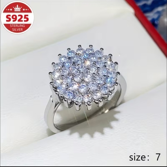 unknown Jewelry - Elegant Silver Cluster Ring